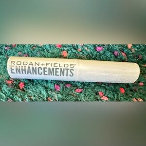 ‼️RARE‼️🎸Rodan + Fields🎸🔥NWT🔥Lip Exfoliator